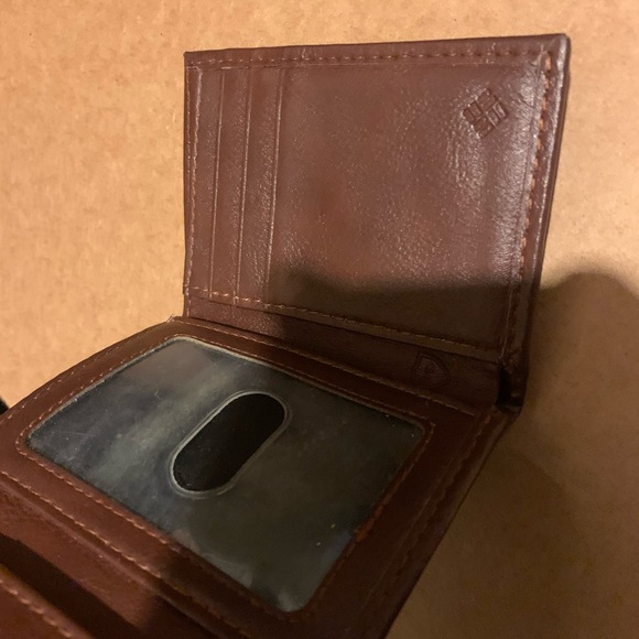 Vintage Columbia Brown Leather Bifold Wallet - Picture 4 of 7